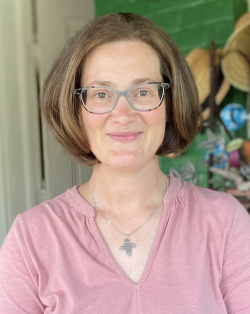 colour photo of mariamni plasted