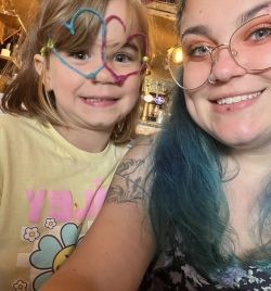 Photo of Phoebe Howe with her daughter