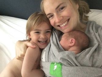 Image of Katie Hickey with her daughters